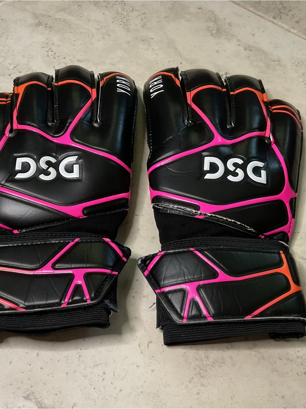 DSG York Black and Blue York Goalkeeper Glove Pack -9